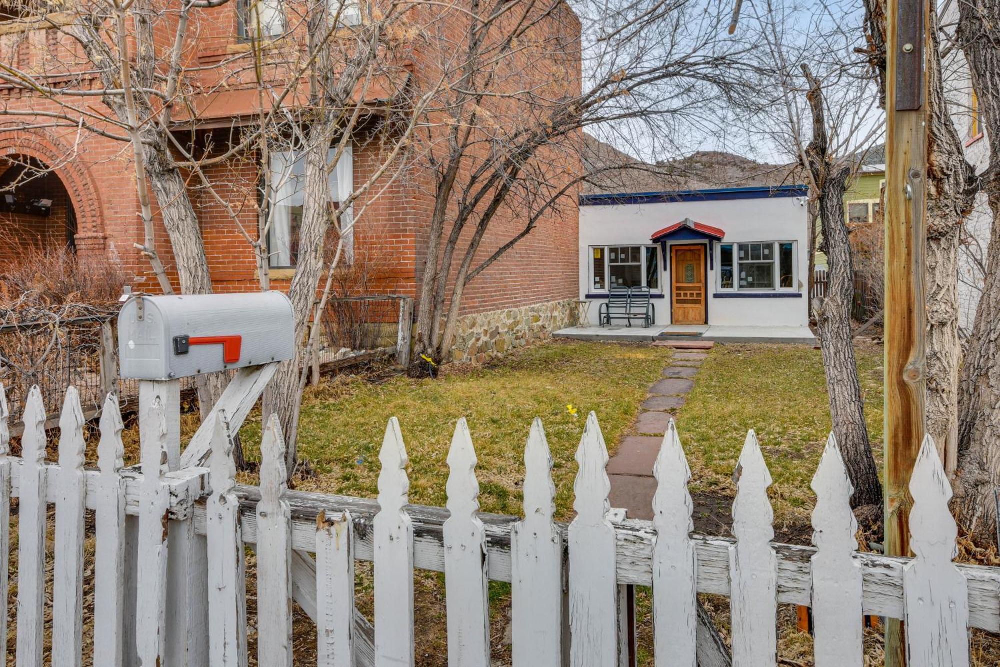 Downtown Salida Cottage With Fireplace And Yard! Bagian luar foto